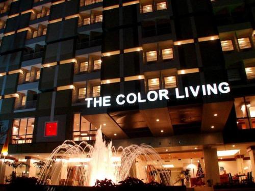 โรงแรม เดอะ คัลเลอร์ ลิฟวิ่ง