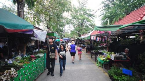 ตลาดน้ำบางน้ำผึ้ง (Bang Nam Pheung Floating Market)